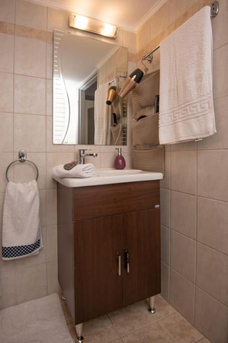 Lovely,Central, Spacious 2-Bedrooms Apartment Pireus Zewnętrze zdjęcie