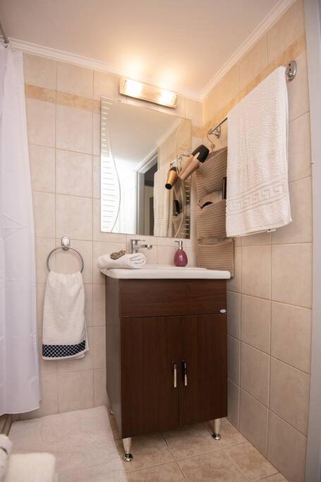 Lovely,Central, Spacious 2-Bedrooms Apartment Pireus Zewnętrze zdjęcie