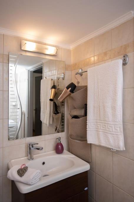 Lovely,Central, Spacious 2-Bedrooms Apartment Pireus Zewnętrze zdjęcie