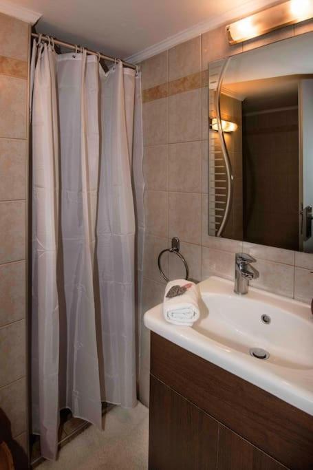 Lovely,Central, Spacious 2-Bedrooms Apartment Pireus Zewnętrze zdjęcie