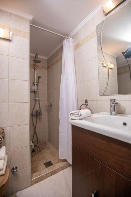 Lovely,Central, Spacious 2-Bedrooms Apartment Pireus Zewnętrze zdjęcie